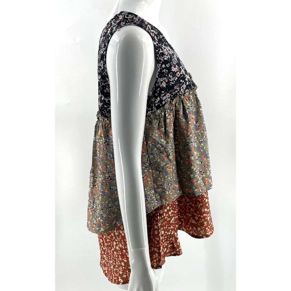 Womens Top Size Medium Floral Red Green Navy Blue Floral Layered Tiered NEW - Picture 2 of 5